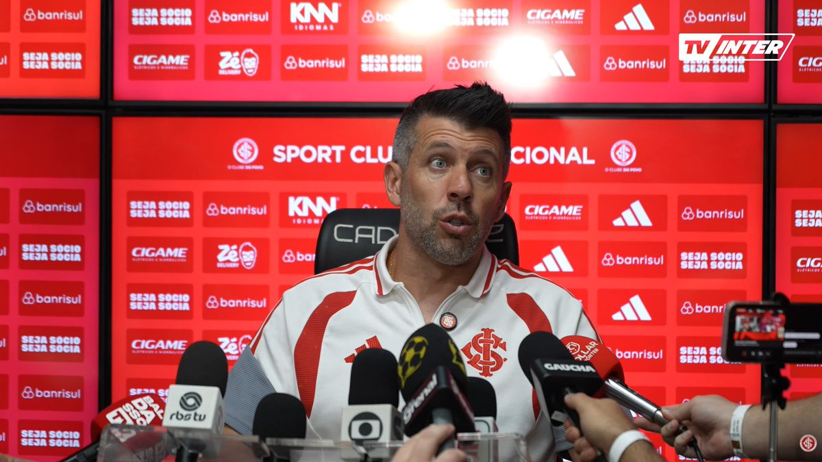 🇲🇨 Mandei uma mensagem ao técnico Paulo Pezzolano e a versão dele sobre a frase polêmica na entrevista é a seguinte: 

“Obviamente colocaron uma coisa que nao é. Não posso falar nada para o torcedor”. 

<a href="/EsporteBandRS/">Esporte Band RS</a>