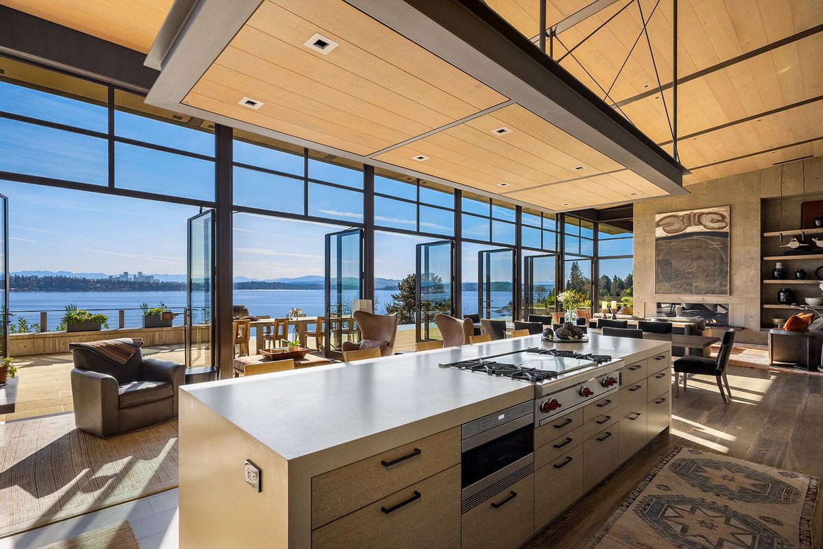 Zillow Gone Wild 🏡 tweet media