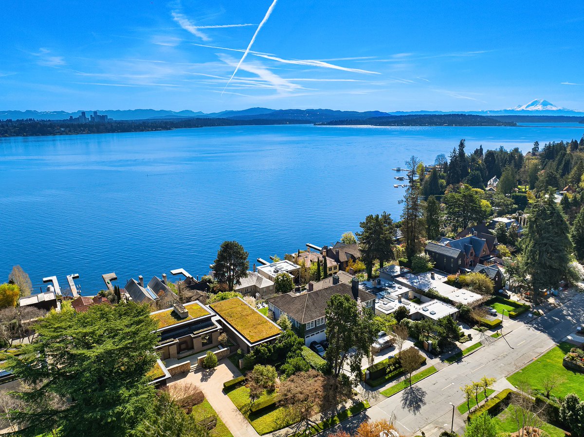 Zillow Gone Wild 🏡 tweet media