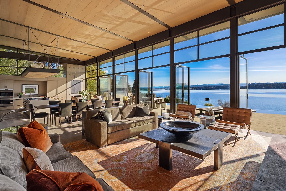 Zillow Gone Wild 🏡 tweet media