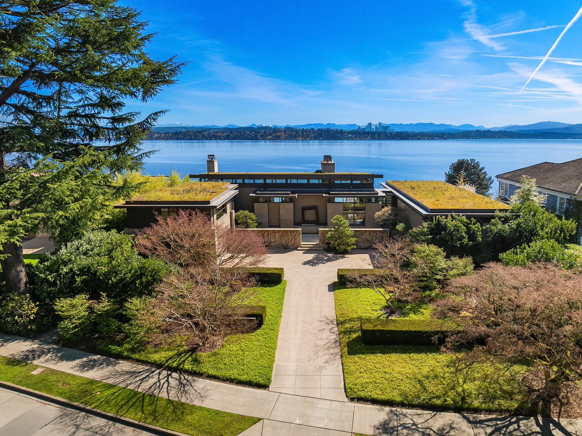 Zillow Gone Wild 🏡 tweet media