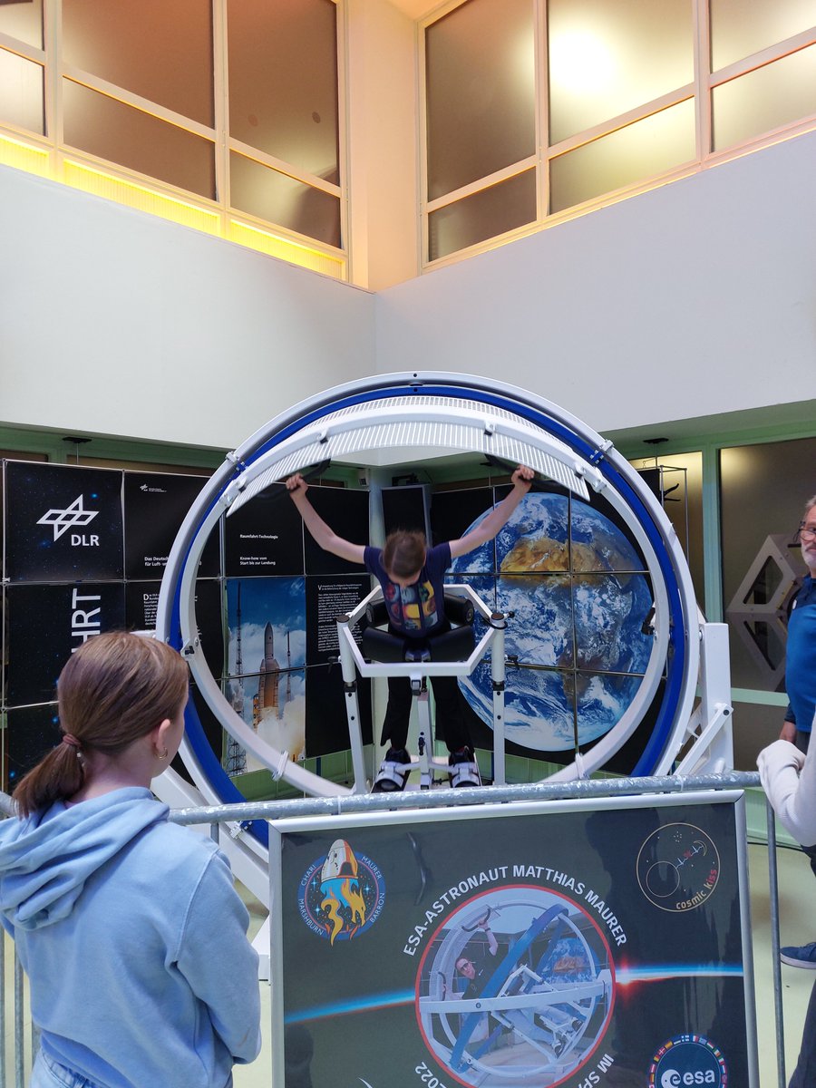 orbitall1's tweet photo. Heute war Girls’Day im orbitall mit ESERO Germany. Raumfahrt ist keine Männersache: Von Walentina Tereschkowa bis Rabea Rogge – Frauen gehören ins All, auch die jungen Teilnehmerinnen🚀
Ein Weg zur nächsten Astronautin  – mit Training &amp; virtuellem Flug. @esa @Der_GirlsDay @DLR_de https://t.co/lVH8VgEK7x