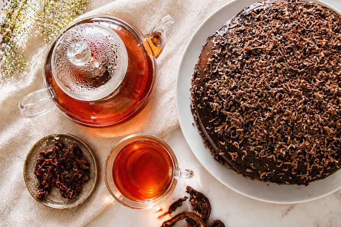 bylizna's tweet image. Rooibos + chocolate = the combo you didn’t know you needed 🍫🌿
This dairy-free Rooibos Chocolate Cake is rich, moist, and tastes like pure comfort 🇿🇦✨

Recipe 👇

lizna.co.za/rooibos-chocol…

#Baking #ChocolateCake #Rooibos #FoodieSA