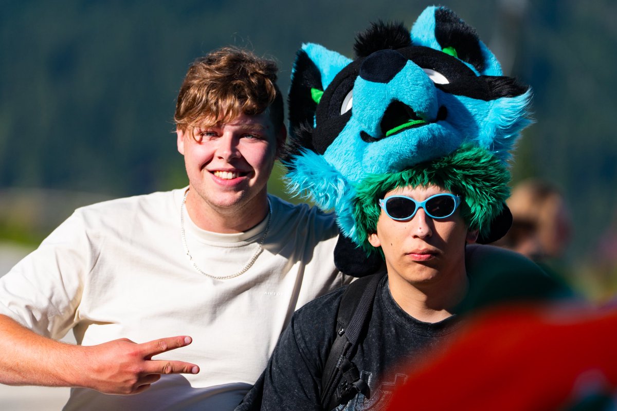 calippodurr's tweet photo. Throwback to last summer with @Sweetcario 😂

📸 @BrowserHusky https://t.co/QLUaWwdpx2