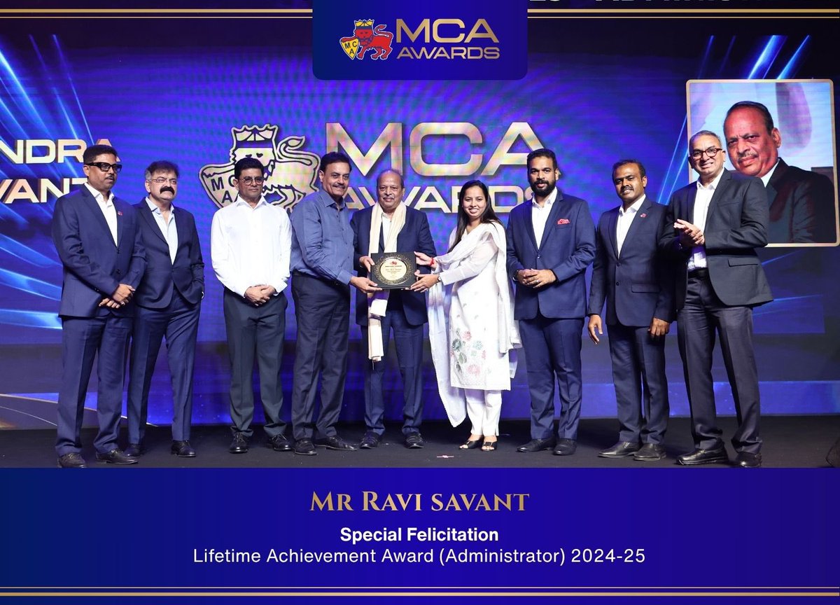 MumbaiCricAssoc's tweet image. The Annual MCA Awards Ceremony honoured stalwarts of the game with Lifetime Achievement Awards and The Glory of Maidan Awards for two seasons, 2024-25 and 2025-26, celebrating decades of their contribution to Mumbai cricket 👏🏻

#MCA #Mumbai #Cricket #WomensCricket