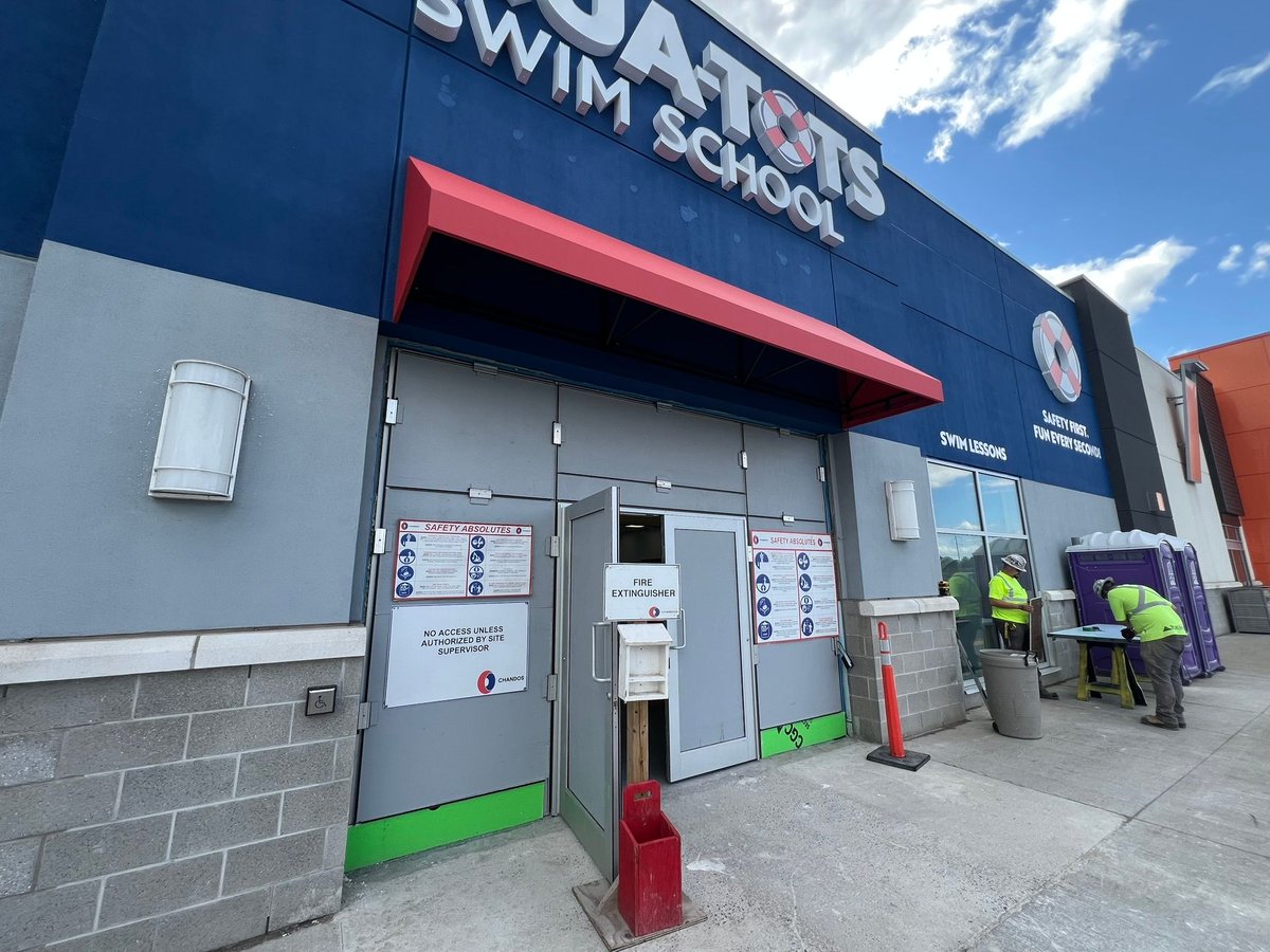 house_of_canvas's tweet photo. Our custom entrance canopy for Aqua-Tots Swim School combines high-visibility branding with year-round protection. 

Product: HOC Custom Entrance Canopy https://t.co/31uZCWGMol