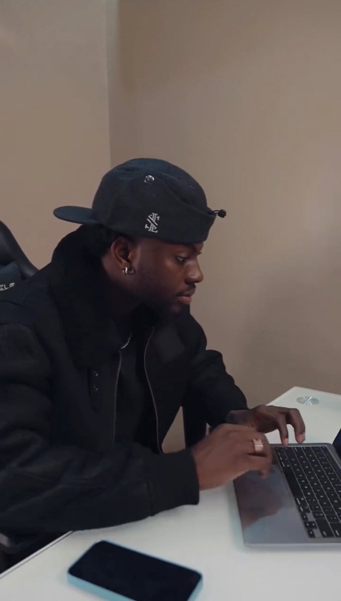 RainyZionn tweet media