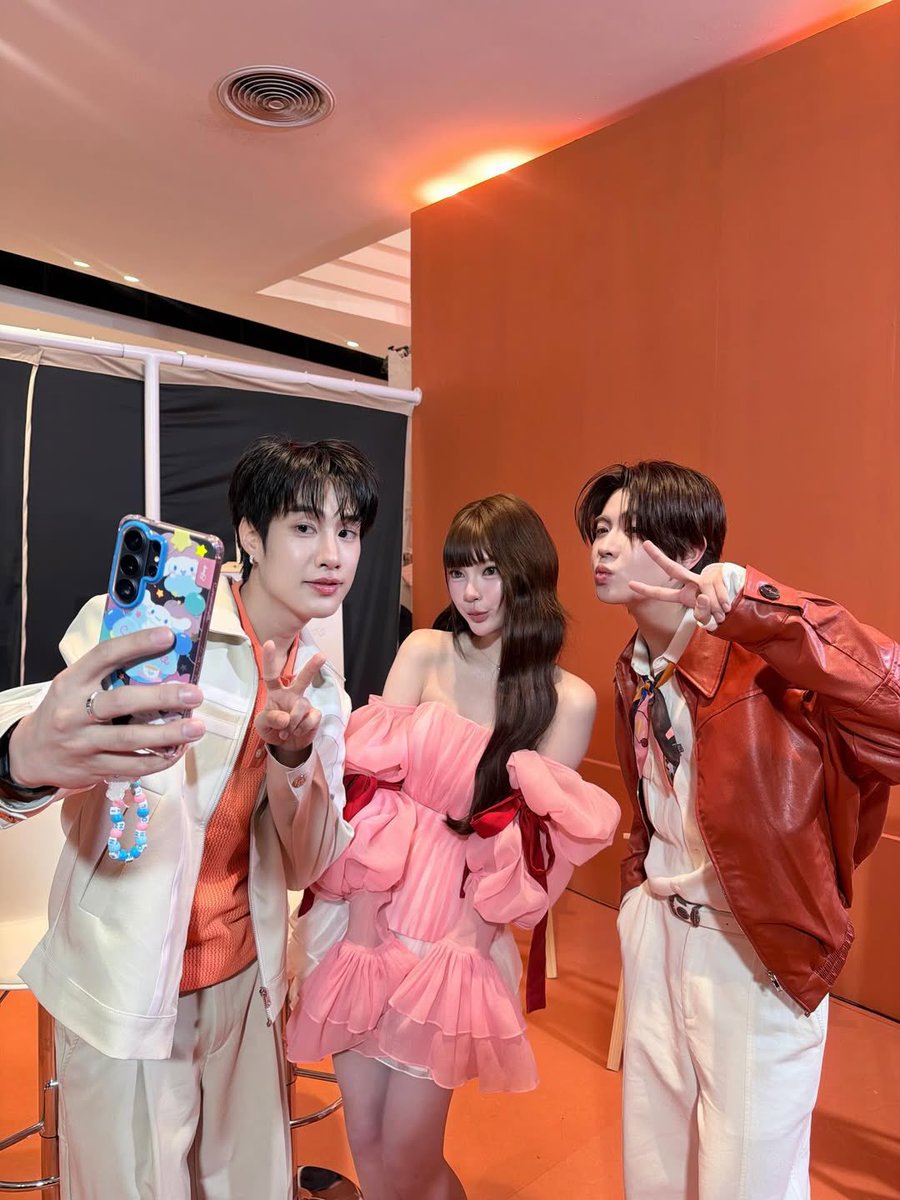 i.heyjin tweet media