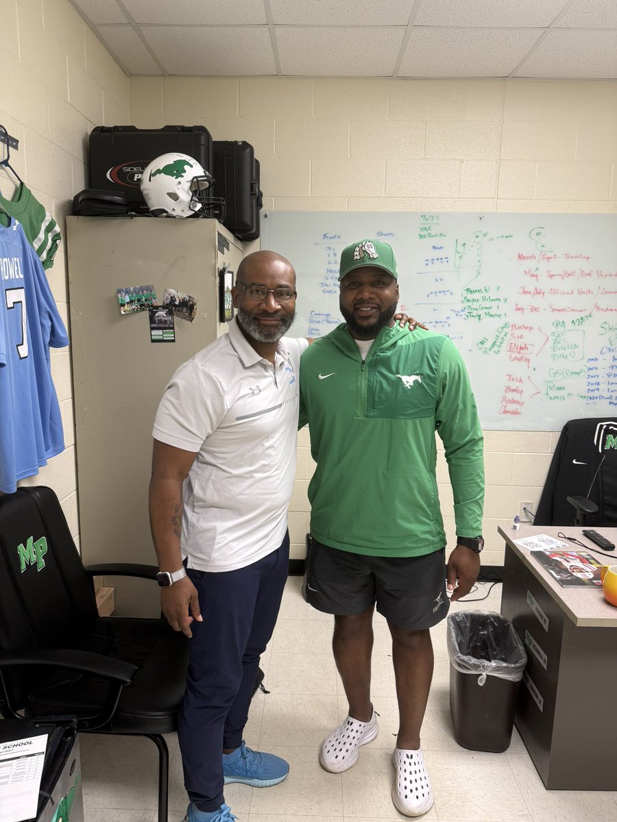 CoachCoax17's tweet image. Great visit with @coachjames29 at @myersparkfball! Appreciate the hospitality! #ACE