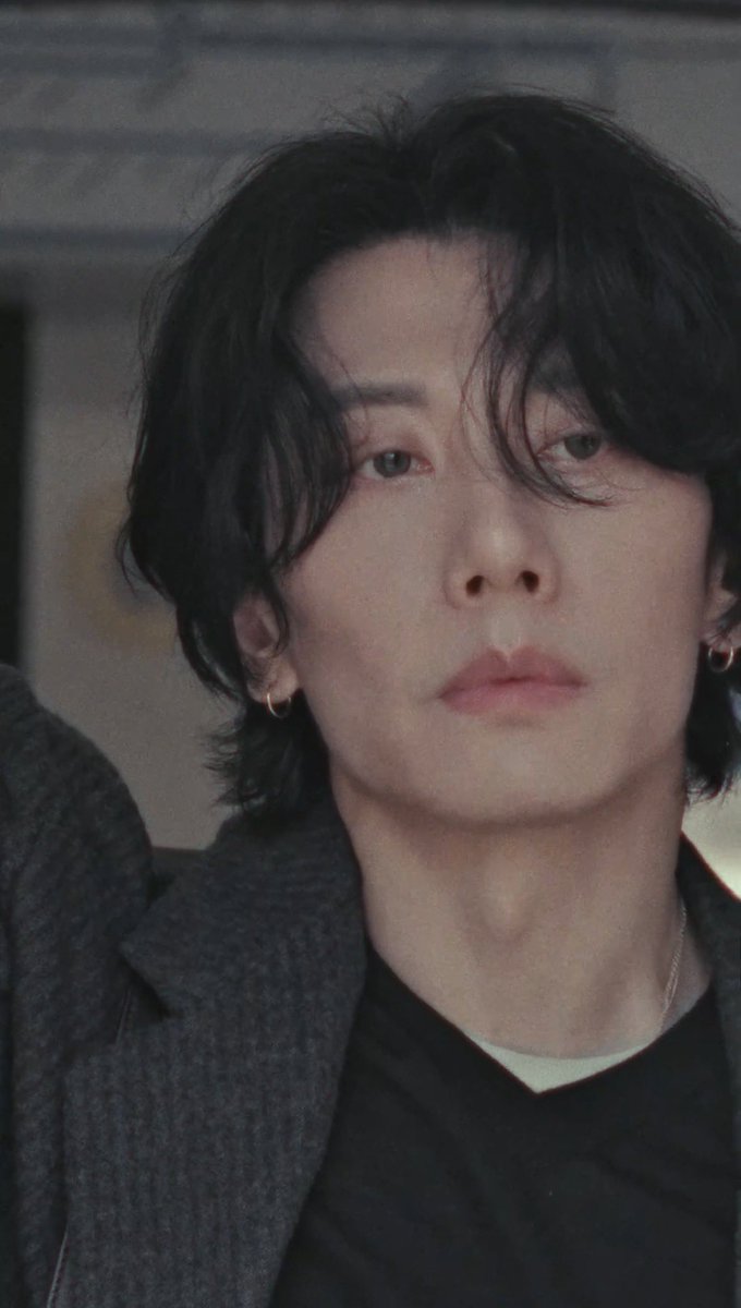 애니럽뮤비좋은이유
:평소에잘짓지않을것같은버석하고예민하고날서있고사랑이없어보이는차가운표정연기볼수있어서