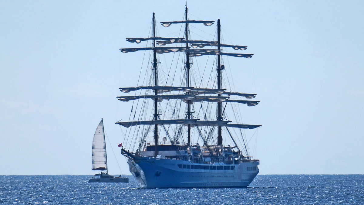 casacanarias's tweet photo. ⚓️GRAN DÍA: Jueves con 5⃣ CINCO #cruceros en #SantaCruzDeTenerife:
▶️ #Arcadia
▶️ #LeBougainville
▶️ #DouglasMawson
▶️ #AIDAblu
▶️ #SeaCloudSpirit
#CiudadyPuertoJuntos🏴󠁧󠁢󠁳󠁣󠁴󠁿#Tenerife
🚢 Lo que se mueve en puertos de #Canarias. 🇮🇨
WEB  > https://t.co/bgUN8CTer8🌐 https://t.co/dS2wz2hpEE