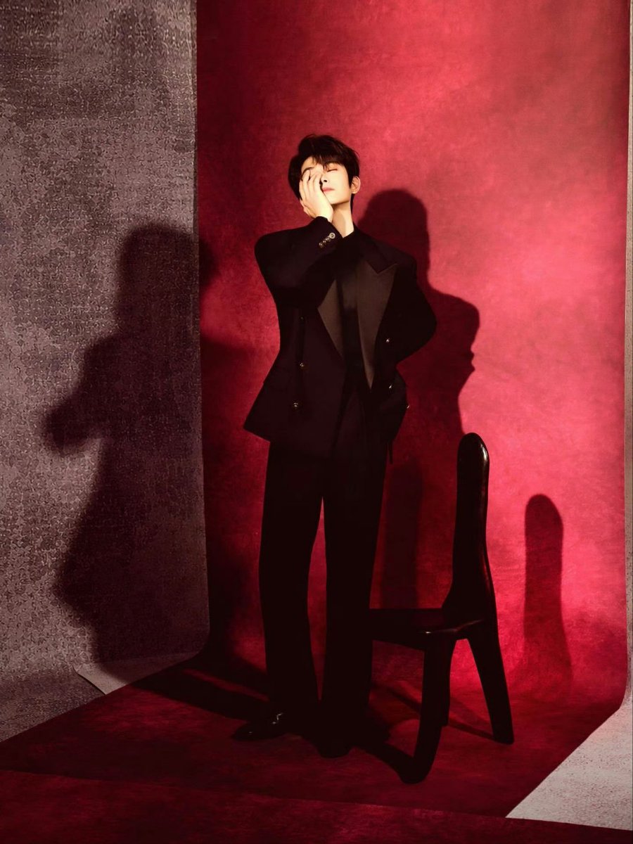 DingYuxi_0720's tweet image. 23 | 04 | 2026

💚dingyuxi_ryan Instagram update:

[trans] tonight.🪻🔴
@Versace  #versace #beijing 

#ติงอวี่ซี #DingYuxi #丁禹兮 #정우혜‌