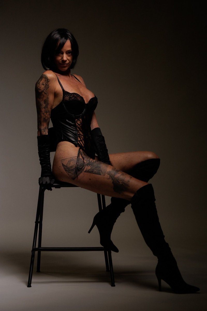madamunique45's tweet photo. There’s what you think I’m like…
and then there’s the version only a few of you actually know 😈

More fun in my profile 🔗

#OnlyFans, #OnlyFansCreator, #OnlyFansModel, #SubscribeNow, #LinkInBio, #OnlyFansPromo, #OnlyFansNewbie, #OnlyFansGirl #lingerie https://t.co/xWfw0Wa59M