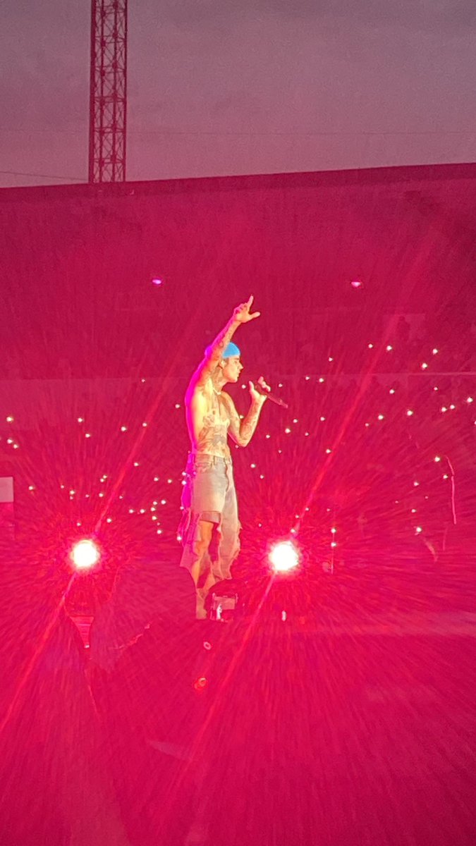 tmwcyith's tweet photo. @acousticbiebers @jbieberxgrande i went to believe tour but i don't have photos of that, then i went to justice tour in 2022 https://t.co/Cd7IlgmW5v