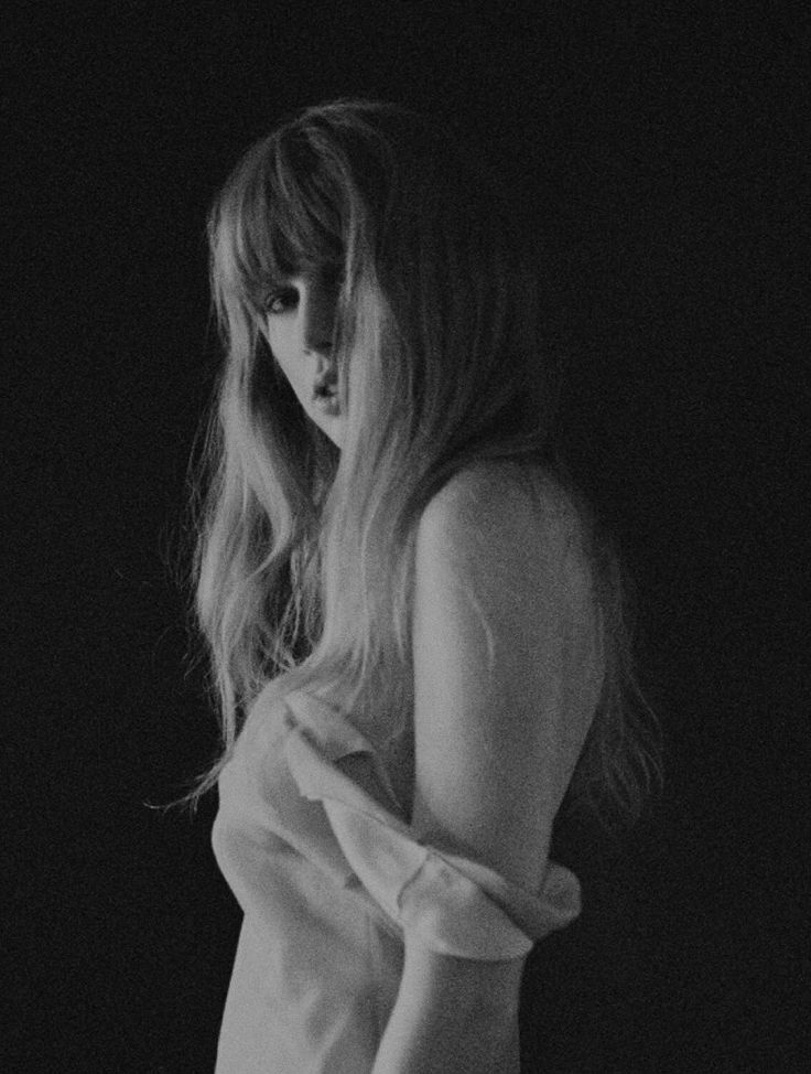 Anne Hathaway UPDATES tweet media