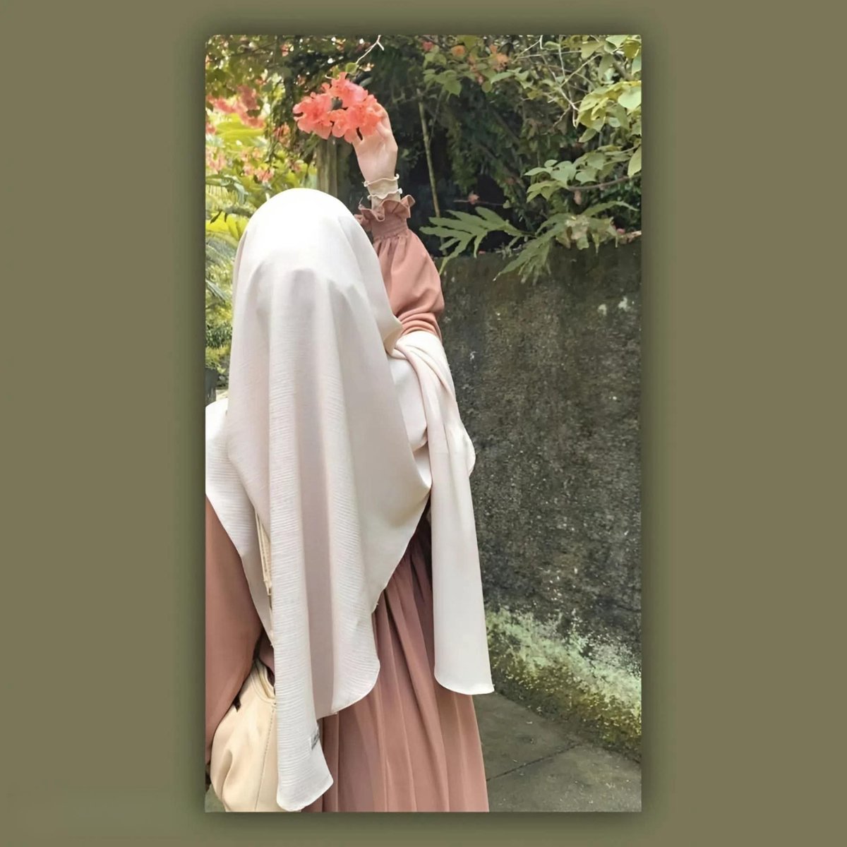 Offcial__ROSE0's tweet image. عاجزی اختیار کریں ؛لیکن اپنی عزتِ نفس پر سمجھوتہ کبھی نہ کریں جو گزر گیا وہ تجربہ تھا ؛ جو پاس ہے وہ غنیمت ہے اور جو ملے گا وہ اللہ کی رحمت۔۔۔"🫀🤍 &amp;lt;&amp;lt;

#اردو_زبان 
#ROSE 🌹🌹