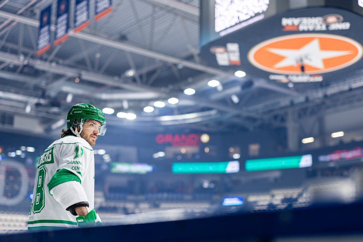 SVTSport's tweet image. Pudas tillbaka och dubbla bakslag för Rögle – följ den första SM-finalen här 👇
svt.se/sport/ishockey…
#hockey #shl