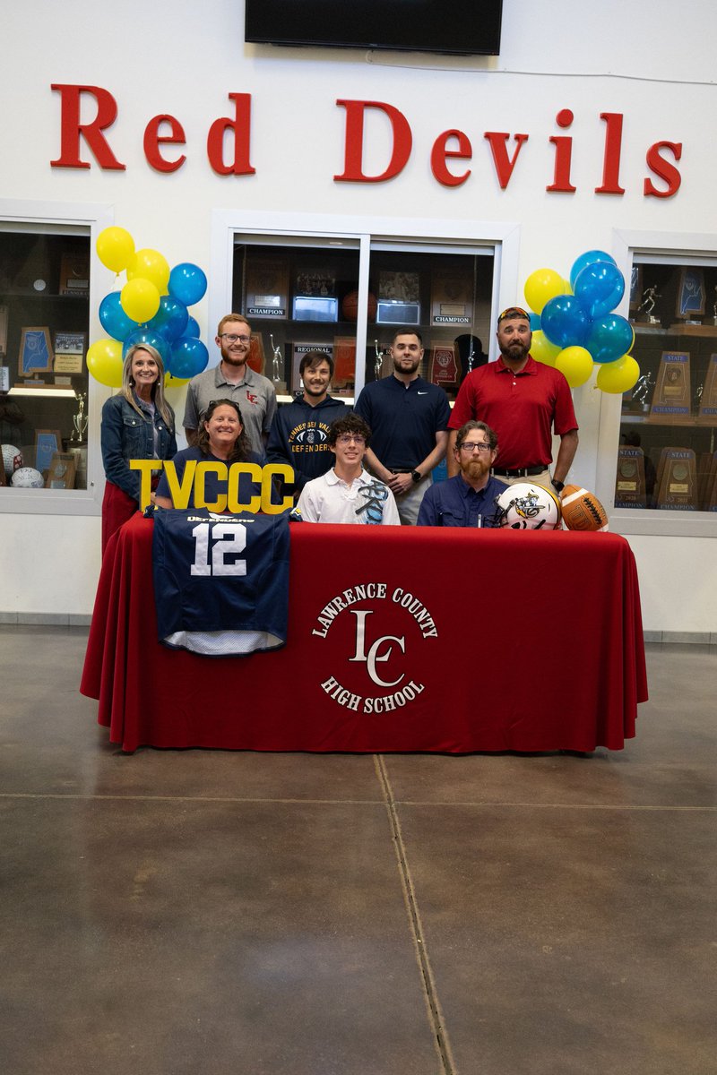 jcpatterson26's tweet photo. Blessed to announce that I have signed with @tvdefenders

Big thanks to my family, teammates, and LCHS staff along with the coaches @Coachjb_10 and @Coach_BYoung who got me here

Excited for this new chapter God has allowed me!

#DefendTheValley
#NewLevelSameDrive
#NextLevel https://t.co/rTsi9BaifF