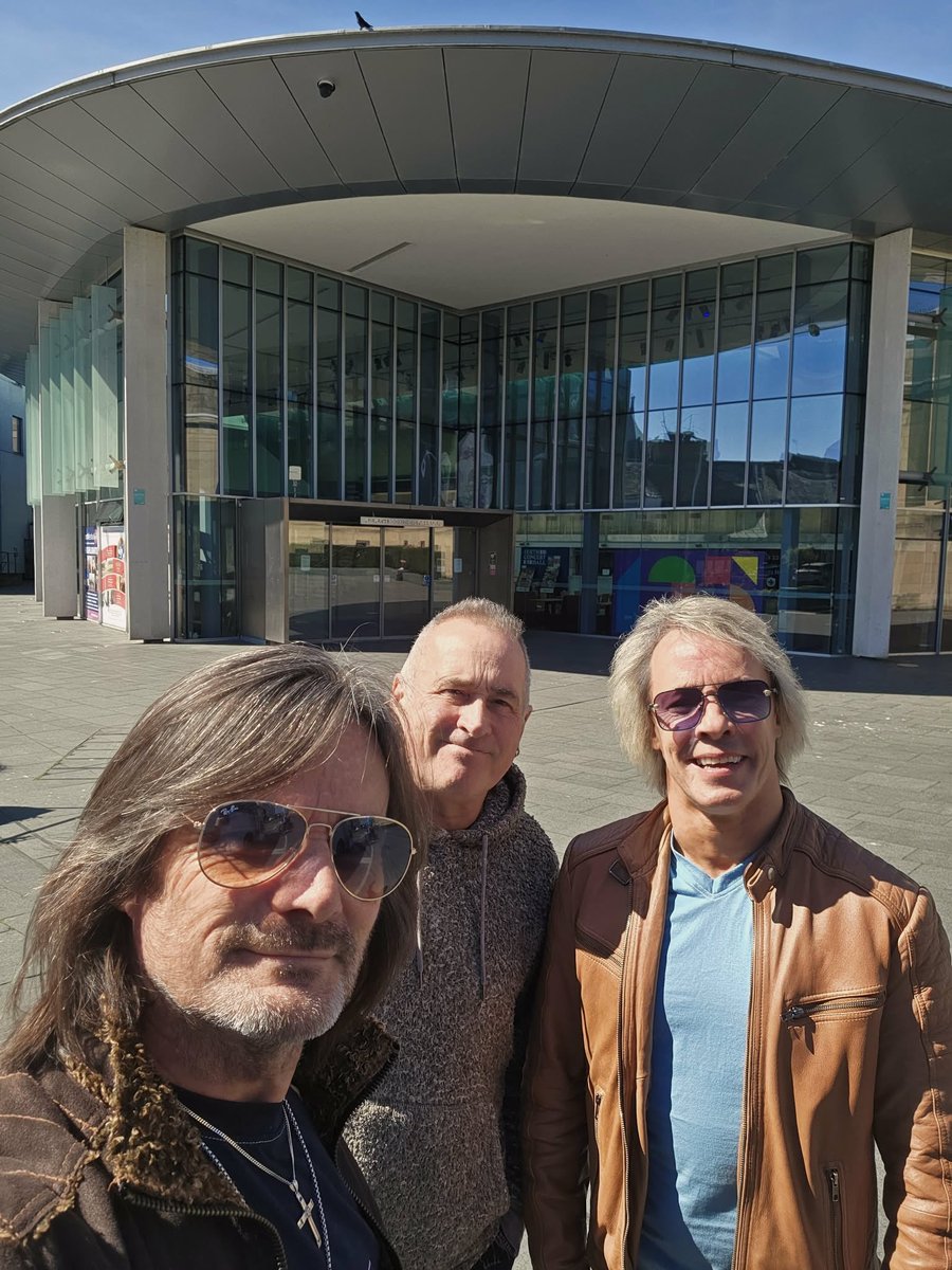 bonjoviexp's tweet photo. Perth sunshine, band dialled in, and a big night ahead 🤘

Let’s make some noise tonight. 🤘🏻

#Perth #LiveMusic #GigNight #RockNRoll #BonJoviExperience https://t.co/bjpppiH4zR