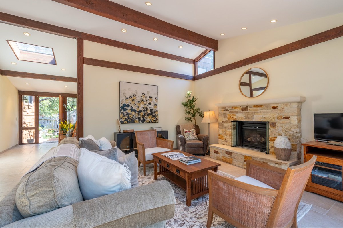 RyanMelcherRE's tweet photo. JUST LISTED 🎯 Vizcaino 3 NW Flanders, Carmel-by-the-Sea ☀️

Just a stone’s throw away from downtown Carmel, the Forest Theater, and Mission Walking Trails, this pristine, single level cottage even has a “secret” footpath, right next door, which goes directly towards town! https://t.co/xxRvalPz10