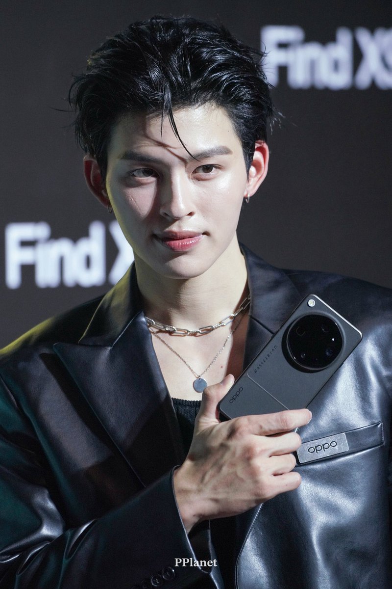 eu sou completamente doido nessa cicatriz do pond no rosto e sinto que falamos muito pouco sobre ela

POND PERMPOON WITH OPPO
#OPPOFindX9UltraTHxPond
#OPPOFindX9UltraTHxPermPoon #ppnaravit