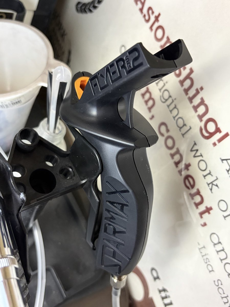 nakamura_1104's tweet photo. プライマーやクリア用に導入したウォッシュフリーエアブラシ。
初めて使ってみたけど、結構良い感じかも🙆
#SPARMAX
#FLYERSR2
#ウォッシュフリーエアブラシ https://t.co/KFcUd3fJN1