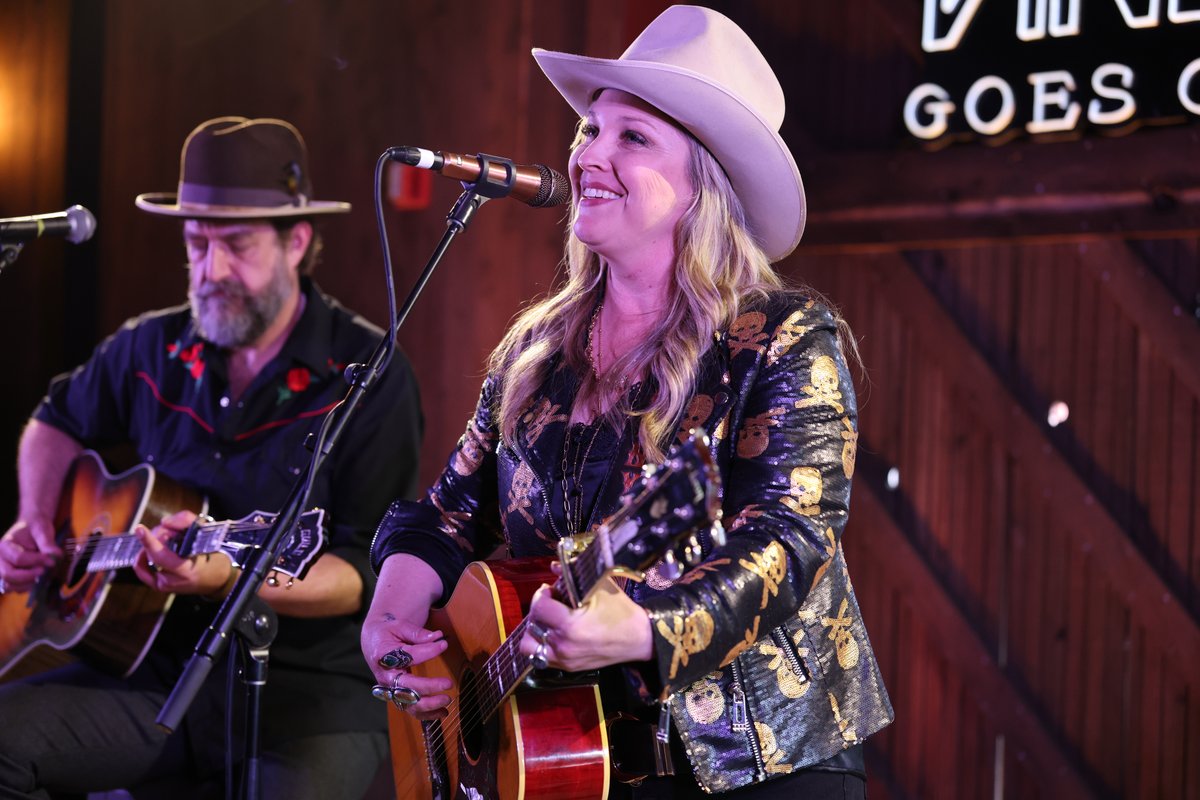 Live In The Vineyard Goes Country tweet media