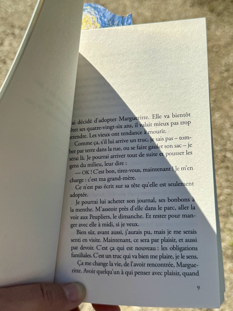 Elodie_Bacoup's tweet image. Un #roman plein d’humour et d’humanisme sur un homme de 45 ans adoptant une vieille dame Margueritte âgée de 86 ans, qui va lui ouvrir le monde des livres en lui faisant la lecture… 👍🏻