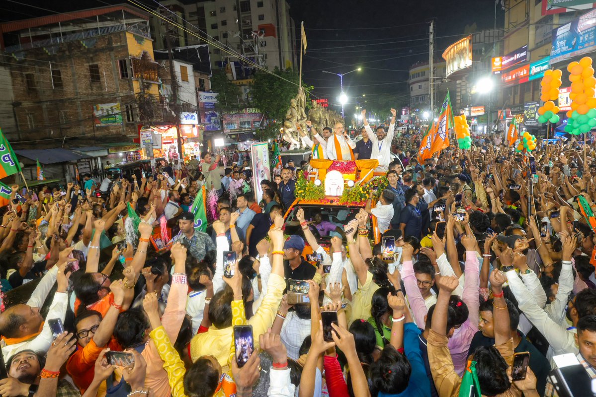 मध्यमग्राम विधानसभा वासी संदेशखाली में महिलाओं के साथ अत्याचार भूले नहीं हैं।
रोड शो में उमड़ा यह जनसागर TMC के अंत का प्रतीक है।
#BJPKeVoteDin