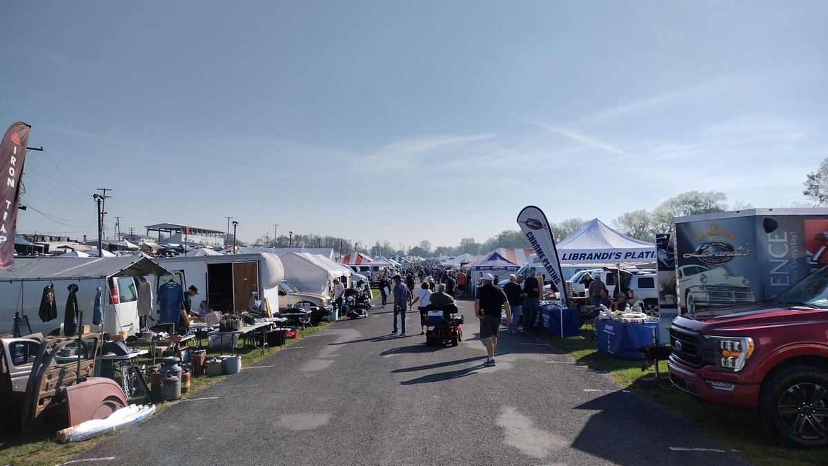 __el__toro__'s tweet image. Out here in Carlisle with my pops. 

Been coming to this swap meet for close to 30 years.

On the lookout for Nova parts, tool deals, cool vintage stuff, and strange bits of Americana that you never ever see.

I'll keep you posted if I find anything good...