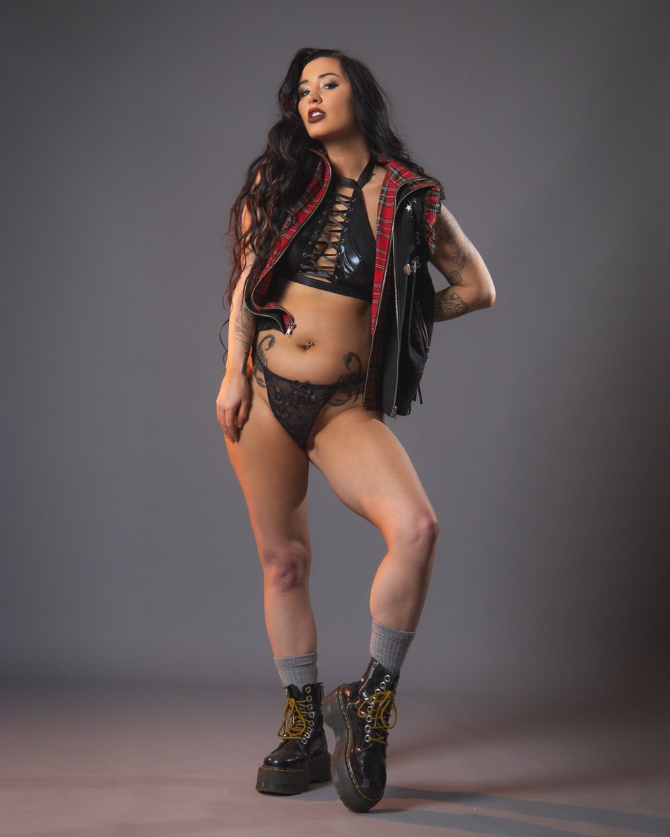 SaltmeisterPics's tweet image. hard to get a grip with all these broken fingers.

model: @muckyypupp 

#model #photographer #photoshoot #photo #photography