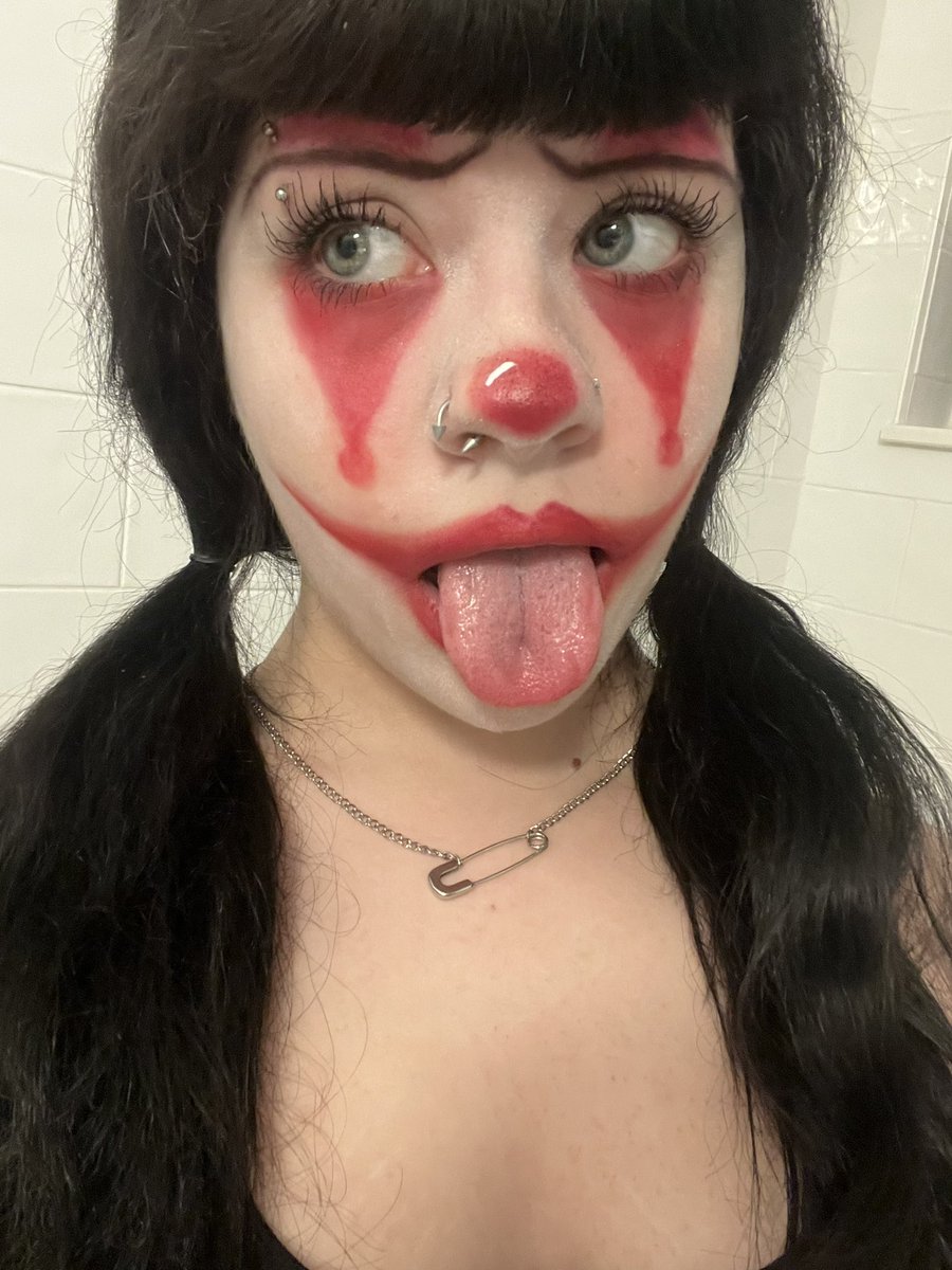 i’m a little clown girl ready to get used #clowngirl #nsfw #goth #gothgirl #goodgirl #alternative #daddy #freeuse #pisskink #cosplaynsfw #mommy #paypig #sellingcontent #bdsm #18yearold #younggirl #onlyfans