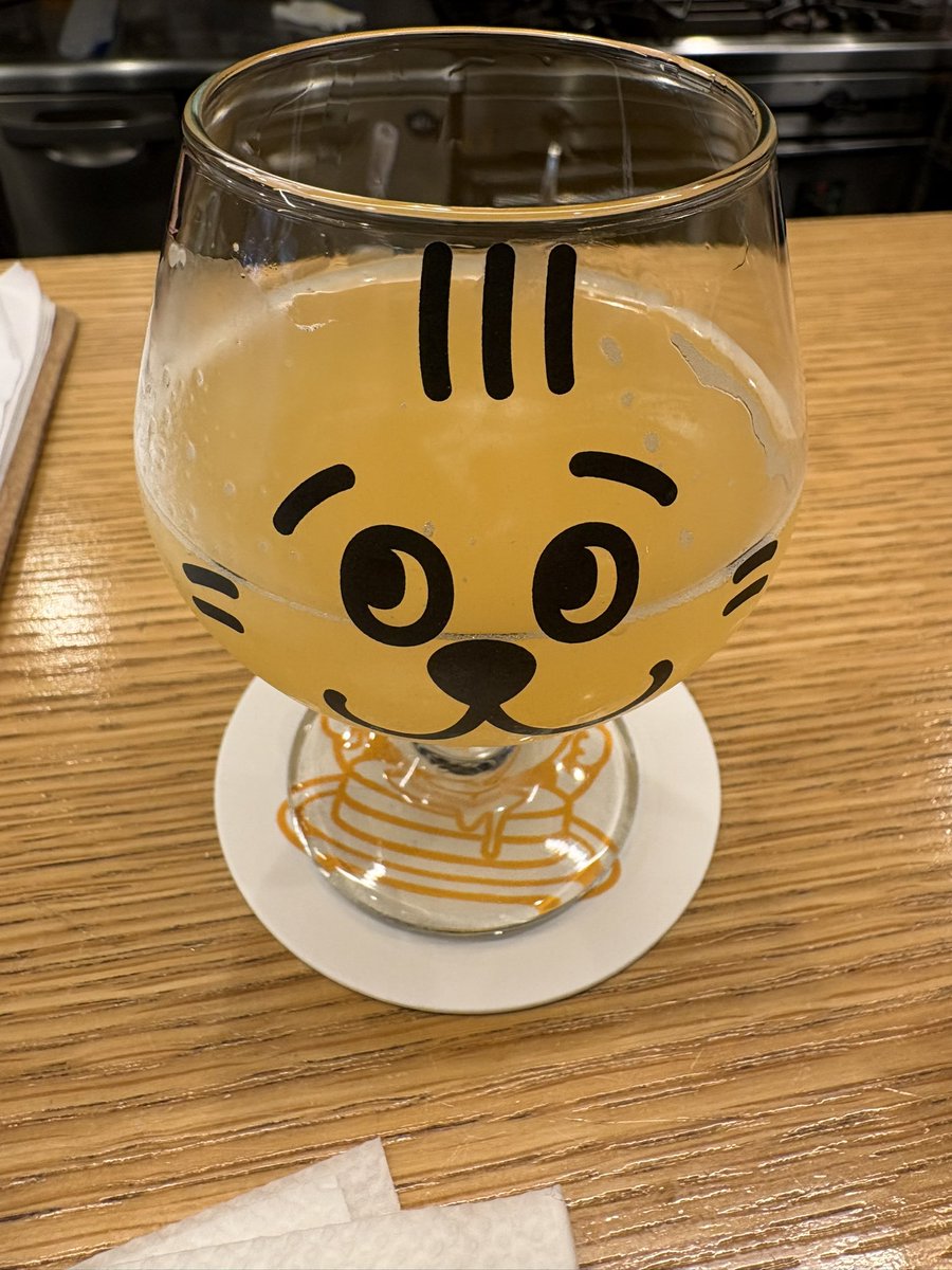 kenkouandsake's tweet image. みちのくシルキーモンスター(NAMACHAん Brewing/東京)
酒粕とローズマリーを使ったヘイジーIPAということで、ローズマリーの香りを前面に感じて華やかで爽やかでした　#ビール