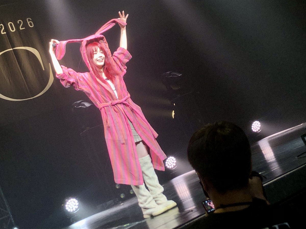 kabbala69's tweet image. 韓国のファンが凄く待ってた気持ちがびんびんに伝わってきて愛に愛を重ね合った素敵な時間だったな。めっちゃカムサハムニダ！って心からの言葉だし、また韓国に来るっていう言葉に熱烈な反応が返ってきたのはきっとまた次に繋がったよね。とても良いツアー初日だった。
#アイナソウル
#PICNIC