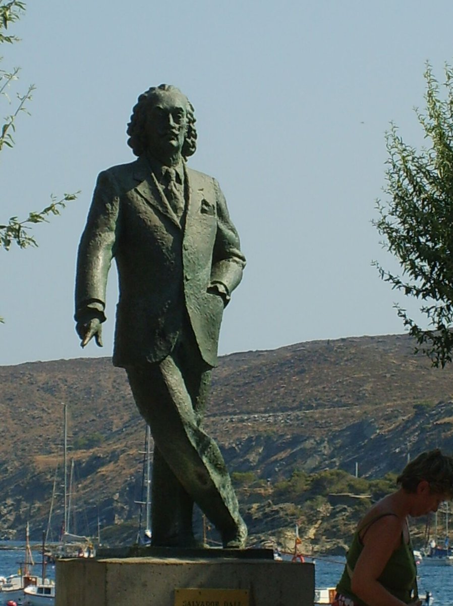 RobertoCMartin's tweet image. 113/365:  En #Cadaqués, el mar y la roca moldearon la imaginación de Salvador #Dalí. Este pueblo de la #CostaBrava fue mucho más que su refugio. Luz mediterránea, calas salvajes y casas blancas forman el paisaje que alimentó uno de los genios del arte. planeoviaje.wordpress.com/2026/04/23/un-…