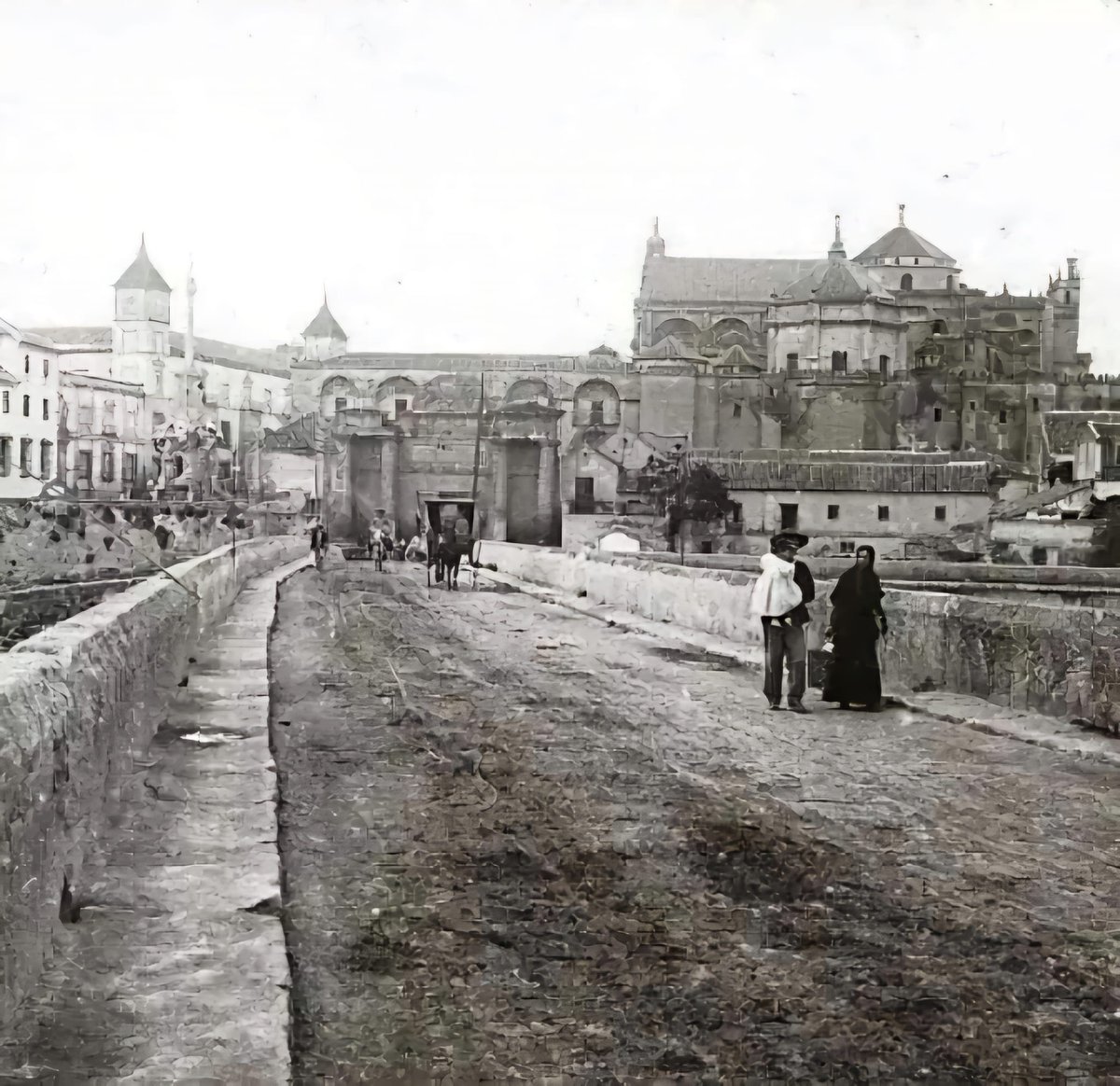 Puente Romano de Córdoba en torno a 1885.
