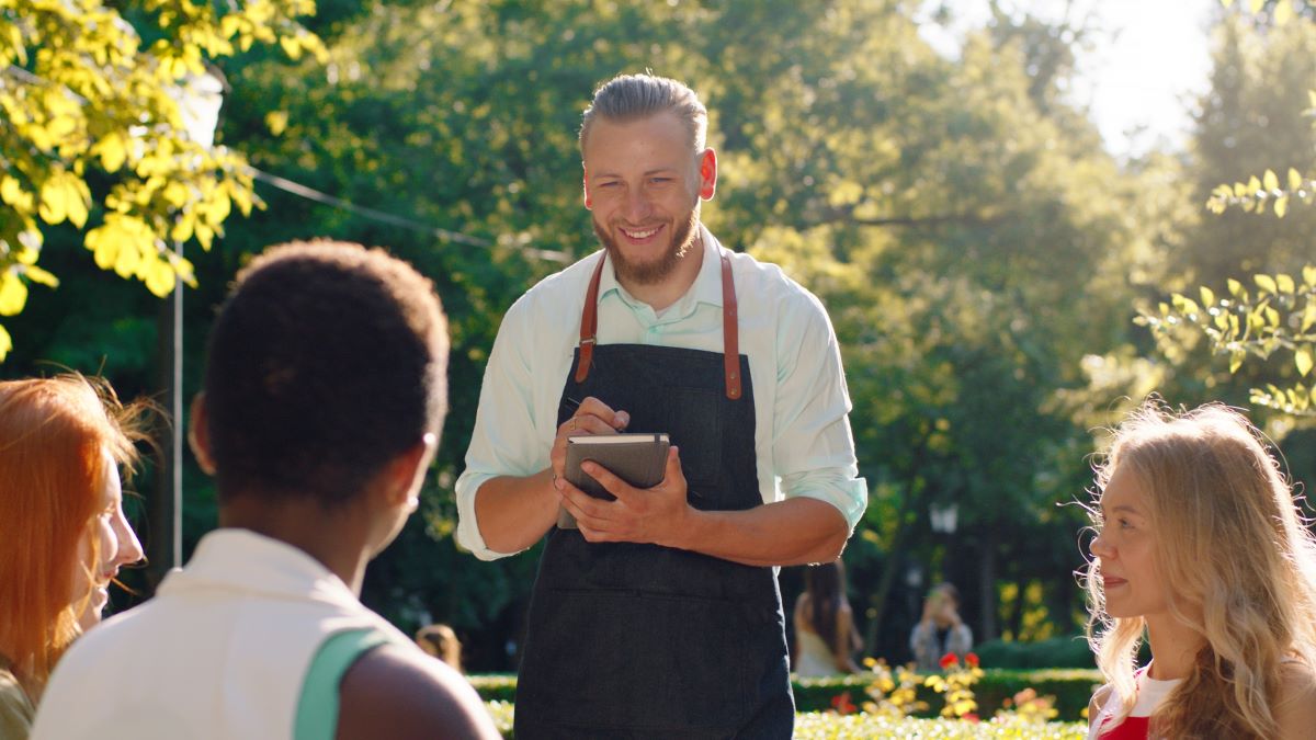 JCPSurreySussex's tweet image. Seasonal work is a great way to gain valuable work experience which could benefit your career.

Find out more about seasonal jobs and where to look for the latest opportunities here ow.ly/OF1F50YzfF1

#SeasonalJobs