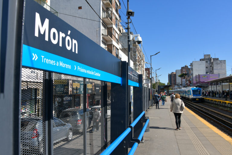 A veces me río de solo pensar en la gente angloparlante que entra a mi perfil y descubre que vivo en un lugar que realmente significa "tarado" en inglés jajaja