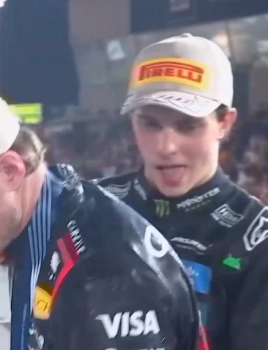 ally ✨ tweet media