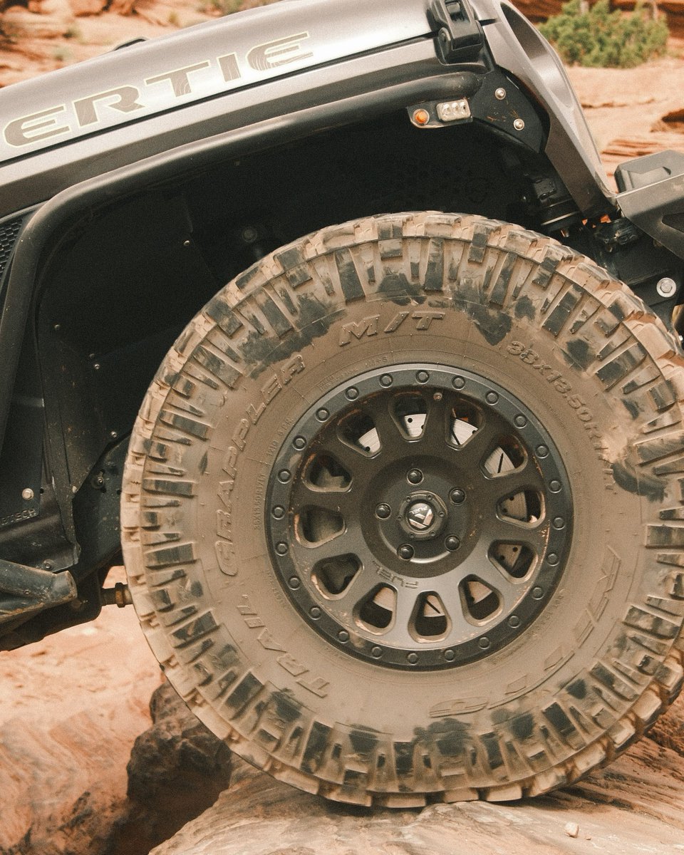 R1Concepts's tweet image. Dialed in with drilled &amp;amp; slotted rotors for consistent braking on and off the trail. 🫡 

#STOPPINGTHEWORLD #R1concepts #teamR1