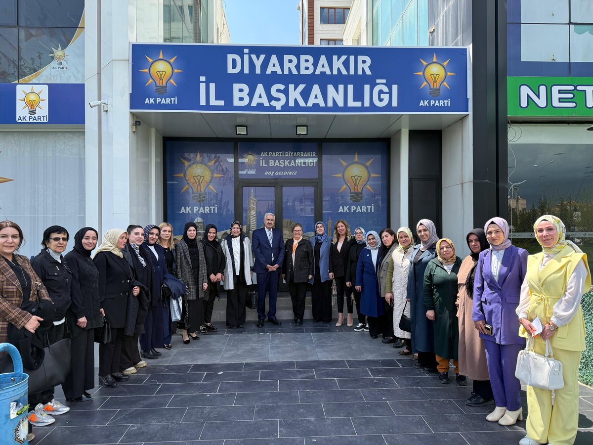 📍 AK Parti Diyarbakır İl Başkanlığı

Genel Merkez Kadın Kolları Teşkilat Başkanımız Sayın Tülay Kaynarca, Genel Merkez Kadın Kolları MKYK Üyemiz ve Bölge Koordinatörümüz Sayın Sevil Can, Milletvekilimiz Sn. Suna Kepolu Ataman, İl Başkanımız Sayın Ömer İler ve İl Kadın Kolları