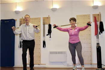 InvestWarks's tweet photo. Rugby’s @ShapeItUpPilates is flexing for growth 💪 After 20 years, member numbers jumped to 190 &amp; classes to 32/week, backed by @CWChamber &amp; #ProjectWarwickshire support. #BusinessGrowth #SmallBiz
https://t.co/B9qP2xWupI https://t.co/g3TtpXfzuK