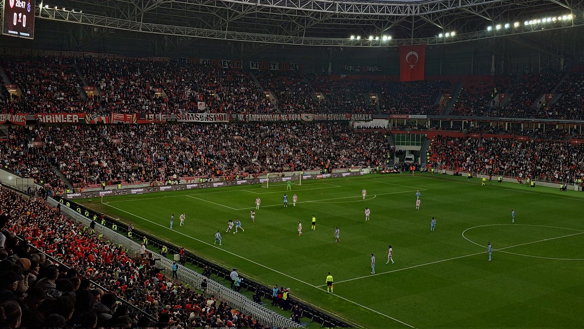 Mt_akca's tweet photo. Samsunsporlu v Trabzonspor

Dk. 21 https://t.co/XgKaTgbKSk