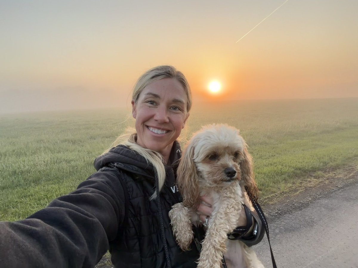 MrsBurns231's tweet photo. Take your child to work day allowed me to have an extra hour this am, which meant I could enjoy a sunrise walk along with my morning lift #behappy #sunrisesaremyfavorite #justlift #fitleaders https://t.co/bXq4owOlqA
