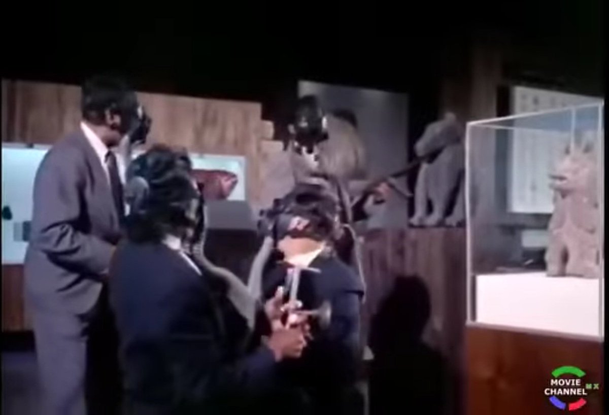 El coyote emplumado y Santo y el tesoro de moctezuma.
Son dos películas en donde el coyote emplumado aparece como pieza importarte de la trama.
El dios huehuecóyotl se volvió celebridad.