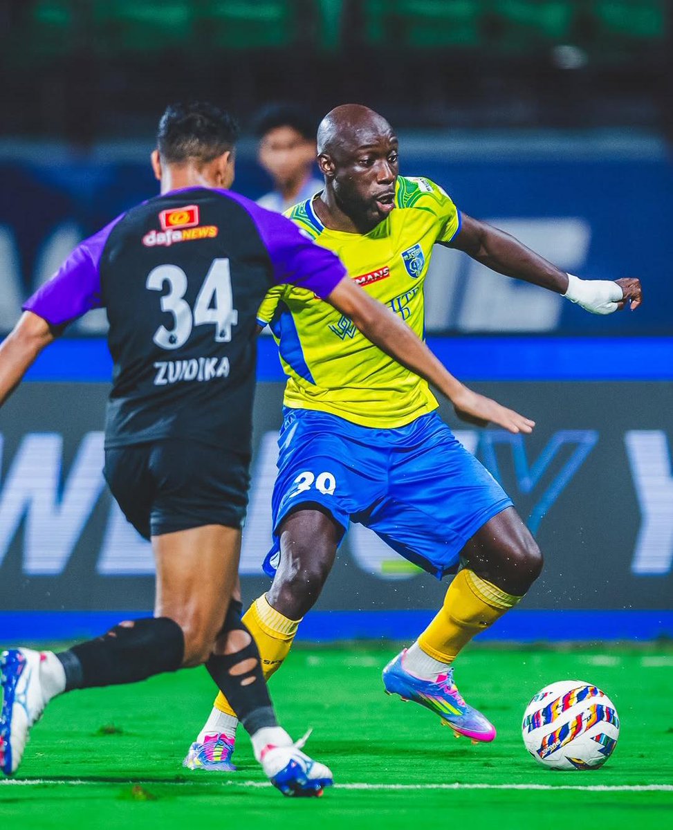 KhelNow's tweet photo. Full time!!!

Kerala Blasters 2-1 Odisha FC

ABSOLUTE SCENES at the Jawaharlal Nehru Stadium as KBFC snatch it in the 90+ minute! 💛

#IndianSuperLeague #ISL #IndianFootball #KBFCOFC #KeralaBlasters https://t.co/hNYjCF9WcD