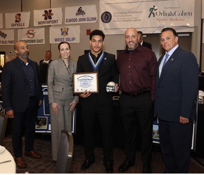 cristperalta1's tweet photo. Huge thank you to the National Football Foundation for hosting such an incredible event. Truly fortunate and grateful to be selected as a Scholar-Athlete and honored as the recipient of the Iron Grit Award. #AGTG https://t.co/Lrb1GotMld