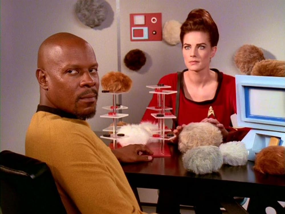 redshirtsdieFS's tweet image. #StarTrek actor recounts clever tribbles promotional campaign (Story link): redshirtsalwaysdie.com/star-trek-ds9-… #tv #newsfeed #nostalgia
