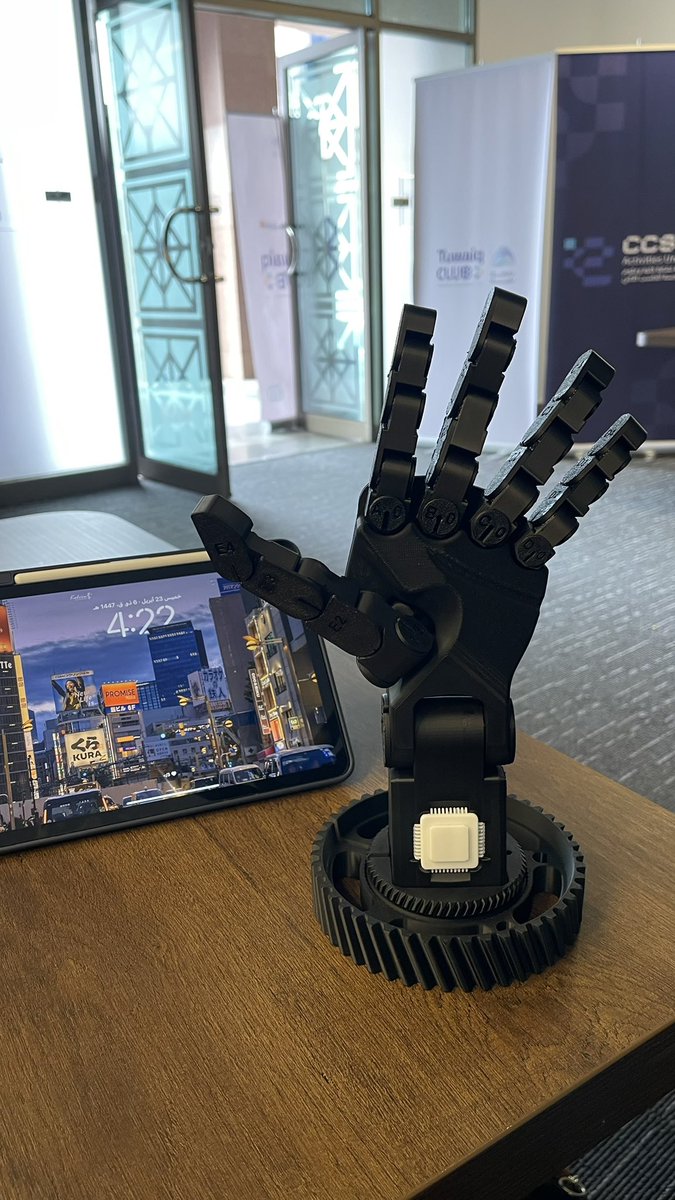 RAZANl01's tweet photo. Day 4 | 3D Printing

في اليوم الرابع تعلمنا نجهز التصاميم، وشفنا كيف الطابعات تحول الشغل من الشاشة لمجسم واقعي، زي مجسم اليد الالية 🦾

#أكاديمية_طويق #نادي_طويق https://t.co/wgbntZjdgu