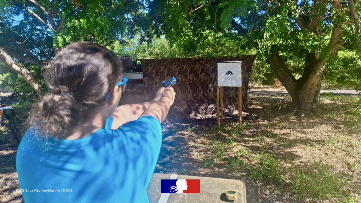 DSNJeunesse's tweet photo. 🇫🇷 Rallye citoyen à La Réunion : 300 élèves accueillis sur 3 sites militaires.
Entre parcours d’obstacles, initiation au tir air-soft, projets citoyens et jeu de décision Défense animé par le CSNJ, les jeunes ont vécu une semaine de cohésion, de dépassement de soi et d’engagement https://t.co/CyJmGOGBab